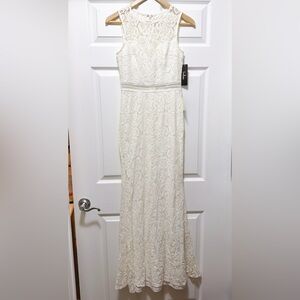 Lulu's Ivory Lace Sleeveless Wedding Dress